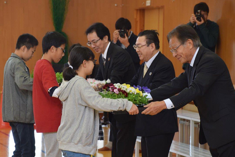 The “Hana no Wa” (Circle of Flowers) movement